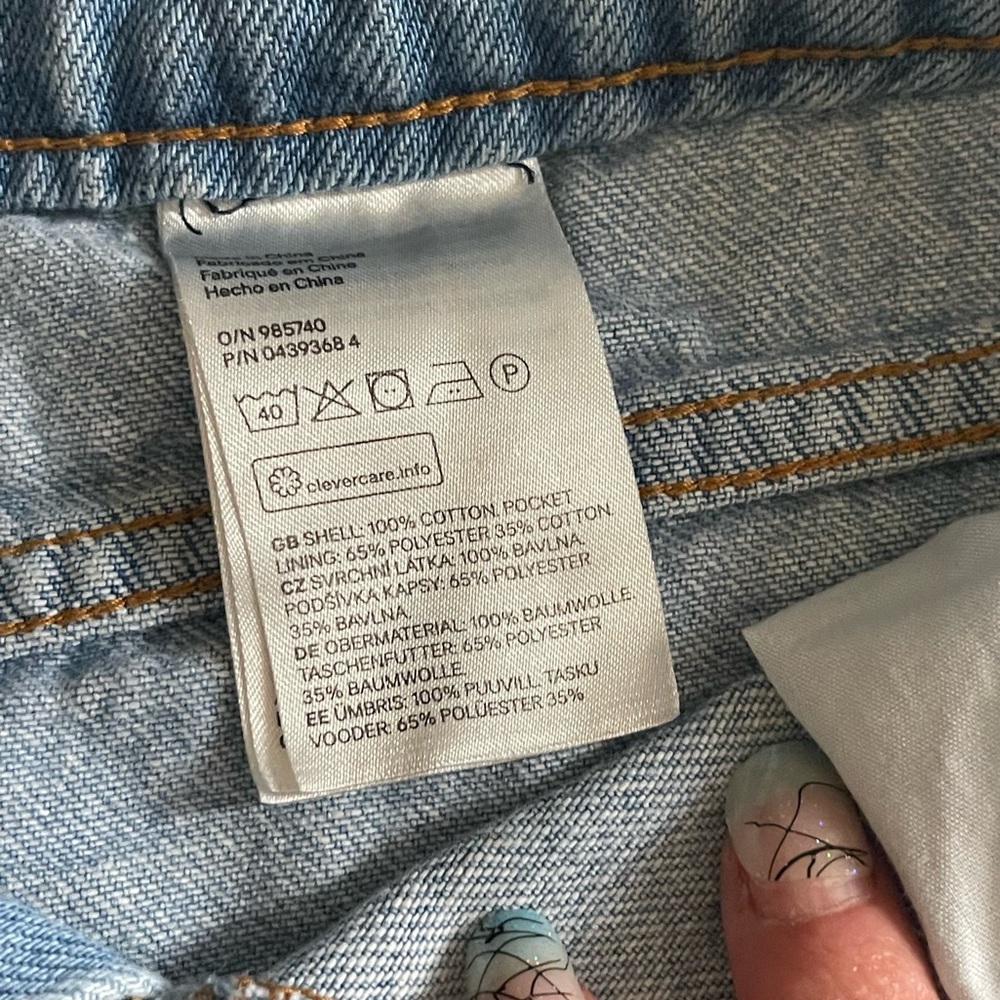 H&M Woman’s Light Blue Scallop-Hem Low Waist Denim Shorts Size: 8 - Picture 13 of 13